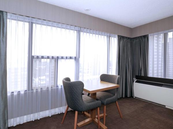 Sandman Signature Calgary Downtown Hotel : photo 4 de la chambre chambre standard avec 1 lit king-size et kitchenette 