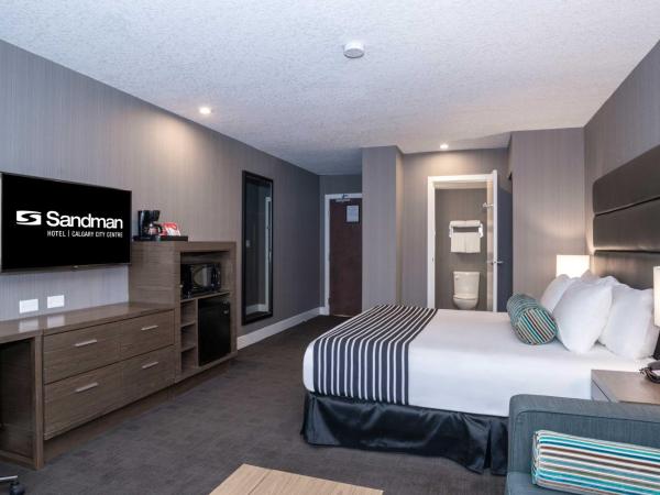 Sandman Signature Calgary Downtown Hotel : photo 2 de la chambre chambre 1 lit king-size standard avec canapé-lit