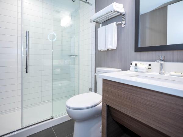 Sandman Signature Calgary Downtown Hotel : photo 4 de la chambre chambre standard - 1 lit queen-size 
