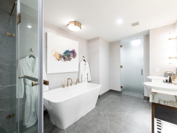 The Sutton Place Hotel Halifax : photo 5 de la chambre grande suite avec 2 lits queen-size et baignoire