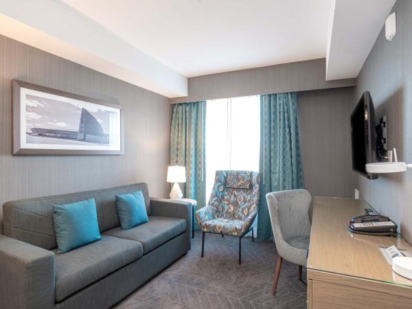 Sandman Signature Ottawa Airport Hotel : photo 2 de la chambre suite 1 lit king-size standard avec cuisine