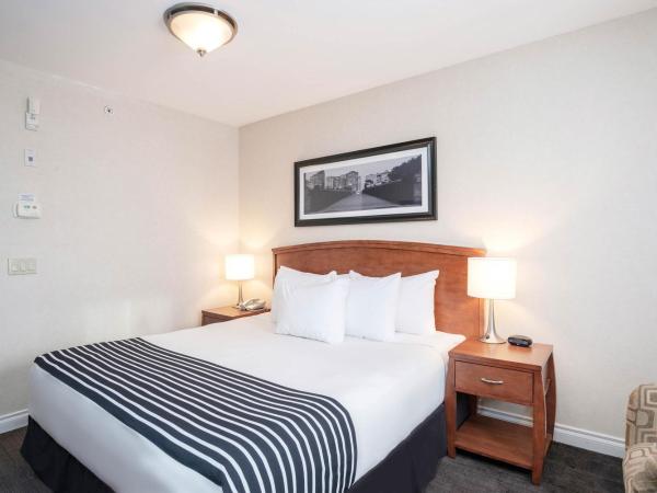 Sandman Hotel & Suites Calgary West : photo 2 de la chambre chambre standard 1 lit king-size