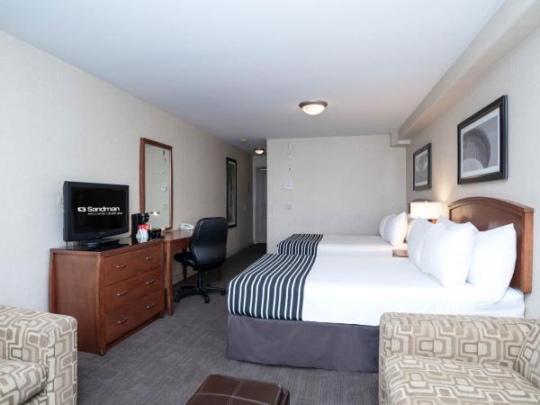 Sandman Hotel & Suites Calgary West : photo 2 de la chambre standard room, 2 double beds, sofa bed