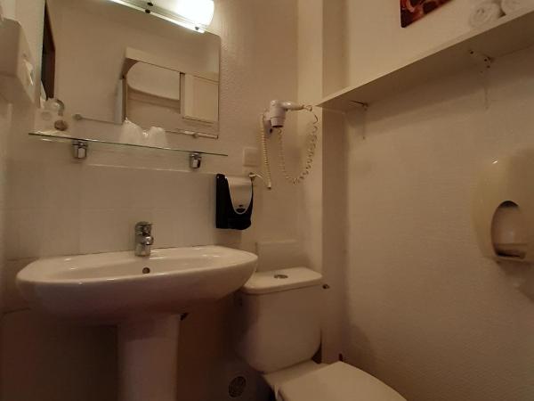 Auberge De Kerveoc'h : photo 4 de la chambre chambre triple confort