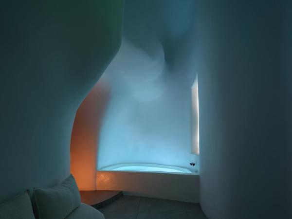 Panorama Boutique Hotel : photo 6 de la chambre suite troglodyte avec bain à remous - vue sur caldeira