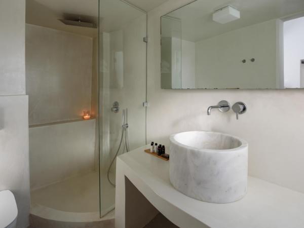 Panorama Suites : photo 7 de la chambre suite avec balcon privé - vue sur caldera