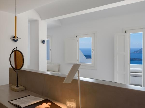 Panorama Suites : photo 10 de la chambre suite supérieure avec balcon - vue sur caldeira