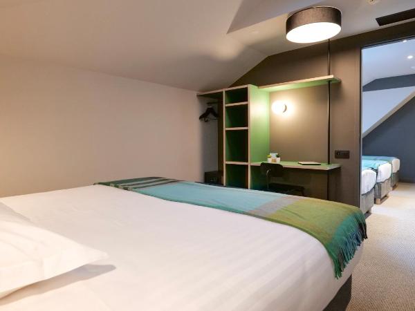 Plan B Hotel - Living Chamonix : photo 4 de la chambre chambre familiale - vue sur montagne