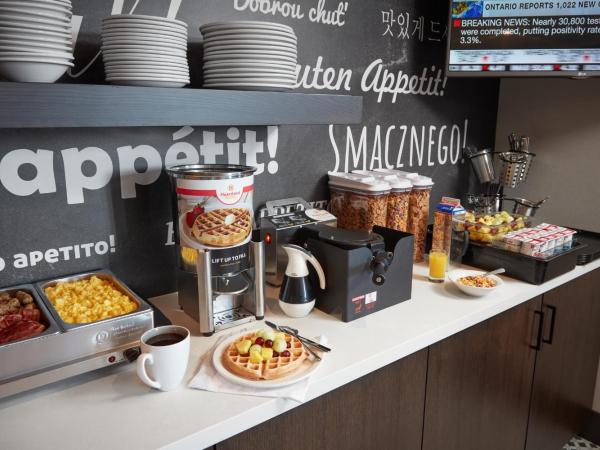 Stay Inn Hotel Toronto : photo 6 de la chambre chambre lit king-size affaires - entièrement rénovée en 2021