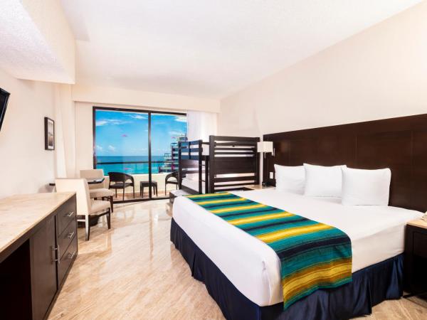 Crown Paradise Club Cancun - All Inclusive : photo 1 de la chambre chambre familiale standard