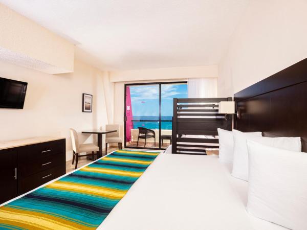 Crown Paradise Club Cancun - All Inclusive : photo 4 de la chambre chambre familiale standard