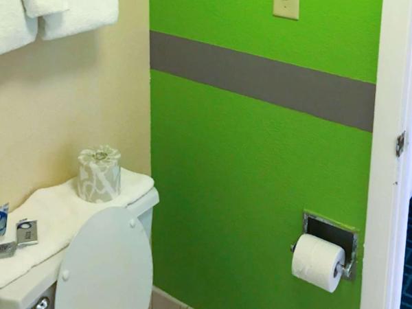 Magnuson Hotel Virginia Beach : photo 5 de la chambre chambre lit king-size affaires - non-fumeurs