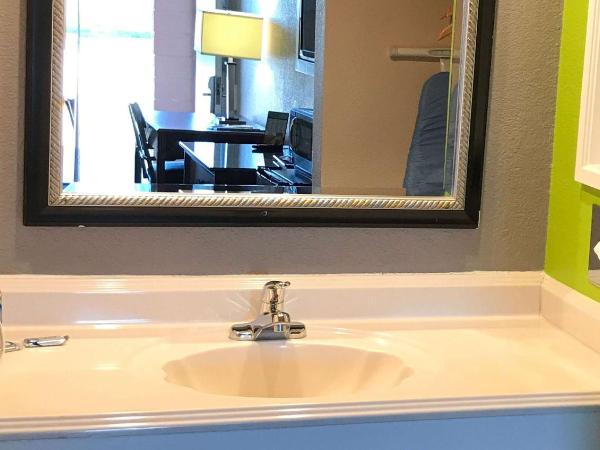 Magnuson Hotel Virginia Beach : photo 4 de la chambre chambre lit king-size affaires - non-fumeurs