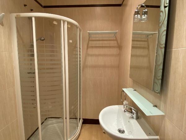 INSIDEHOME Valladolid Centro -Hab con baño privado en el centro y OPCION DE PARKING- : photo 9 de la chambre chambre double avec lit d'appoint