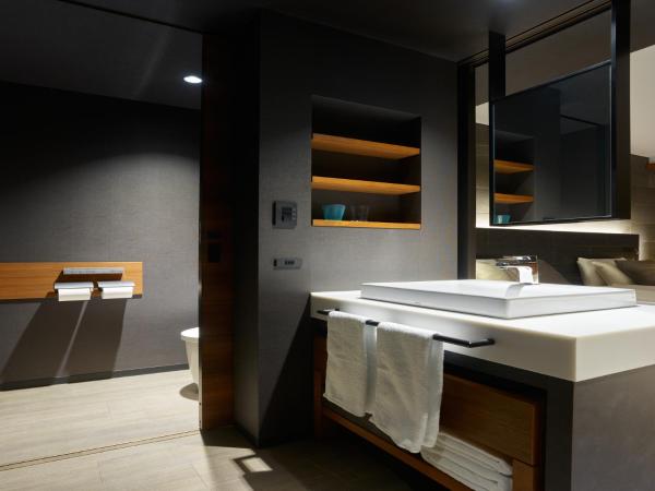 Mitsui Garden Hotel Jingugaien Tokyo Premier : photo 4 de la chambre hébergement lit queen-size moyen avec balcon