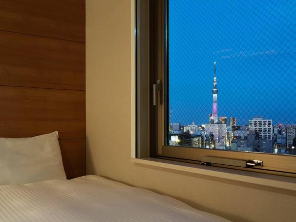 Mitsui Garden Hotel Ueno - Tokyo Reopened in July 2023 : photo 2 de la chambre moderate queen room with tokyo skytree view - non-smoking