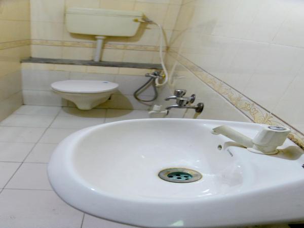 Hotel Parag : photo 5 de la chambre family room with bathroom - indian nationals only