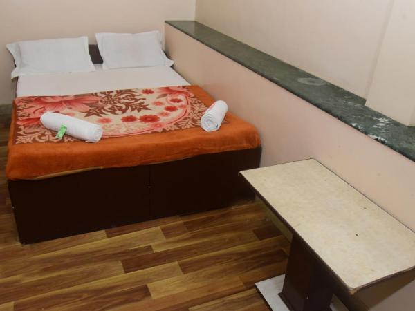 Hotel Parag : photo 8 de la chambre chambre double Économique - réservée aux indiens