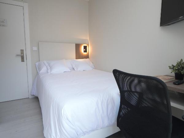 Hotel Ciudadela Pamplona : photo 2 de la chambre chambre simple avec balcon