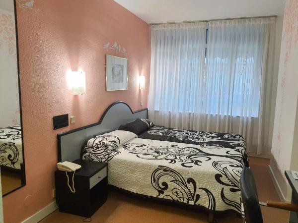 Hotel Arha Santander : photo 1 de la chambre chambre lits jumeaux