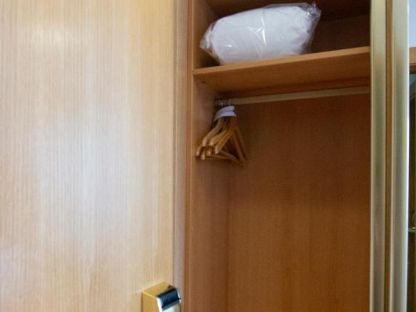 Hotel Hispania : photo 3 de la chambre chambre double ou lits jumeaux avec balcon