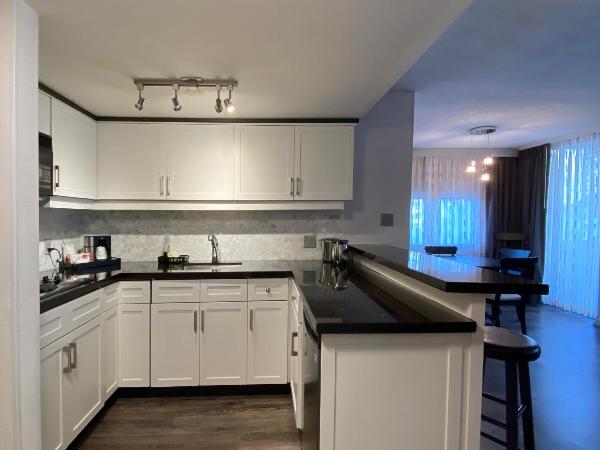 Best Western Plus Sands : photo 5 de la chambre grande suite lit king-size avec kitchenette, cheminée Électrique et balcon - non-fumeurs