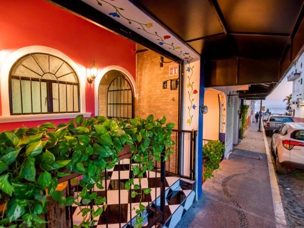 CASA MARÍA MALECÓN : photo 1 de la chambre studio avec terrasse