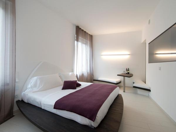 Aparthotel Duomo : photo 3 de la chambre appartement de luxe avec baignoire spa