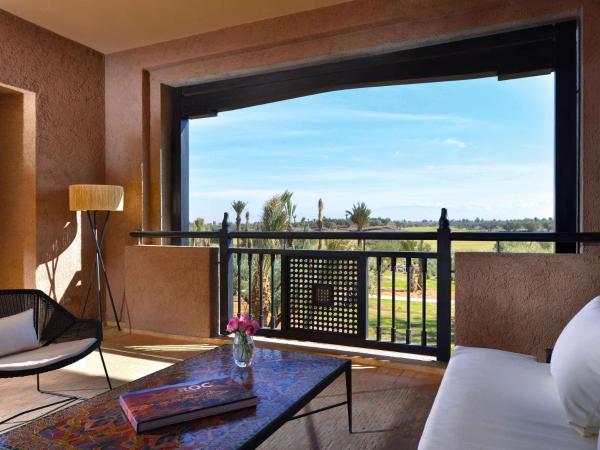 Fairmont Royal Palm Marrakech : photo 6 de la chambre suite penthouse avec 1 lit king-size, petite piscine et vue