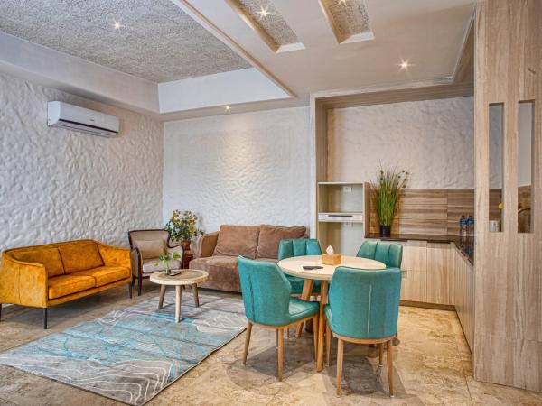 Arushi Boutique Hotel : photo 10 de la chambre penthouse suite with balcony - 15% off on food and beverage and sauna and steam