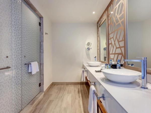 Royalton CHIC Cancun, An Autograph Collection All-Inclusive Resort - Adults Only : photo 5 de la chambre suite de luxe - vue sur coucher de soleil