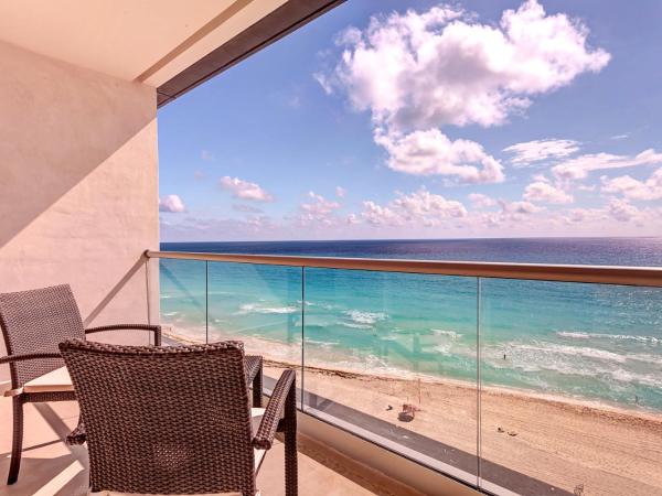 Royalton CHIC Cancun, An Autograph Collection All-Inclusive Resort - Adults Only : photo 9 de la chambre suite de luxe - côté océan