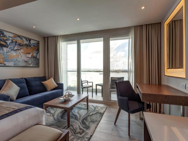 Royalton CHIC Cancun, An Autograph Collection All-Inclusive Resort - Adults Only : photo 7 de la chambre suite junior de luxe - vue sur coucher du soleil