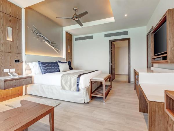 Royalton CHIC Cancun, An Autograph Collection All-Inclusive Resort - Adults Only : photo 1 de la chambre suite présidentielle 1 chambre de luxe diamond club - vue sur coucher de soleil