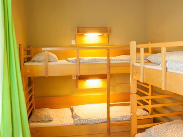 Treestyle Hostel : photo 4 de la chambre chambre quadruple avec salle de bains commune
