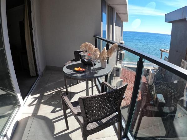 Sun Hotel By En Vie Beach : photo 2 de la chambre chambre quadruple