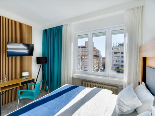 Bed & Breakfast Sky City Center : photo 8 de la chambre chambre double – vue sur ville