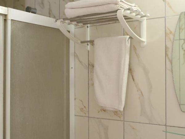 Özhan Hotel : photo 1 de la chambre chambre familiale (3 adultes + 1 enfant)