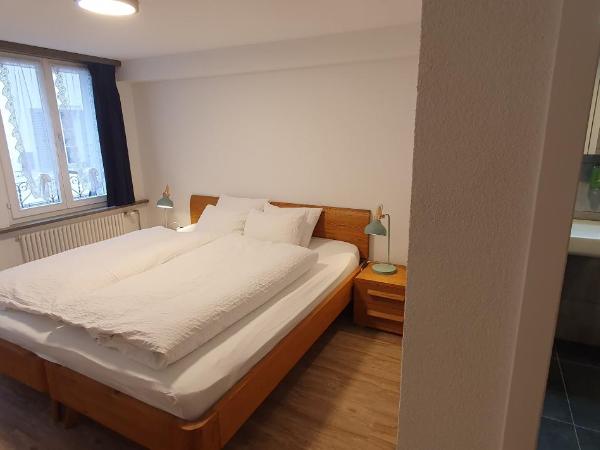 The Aarburg Hotel & Café : photo 2 de la chambre chambre double ou lits jumeaux - vue sur ville