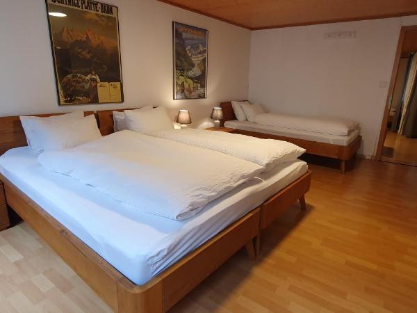 The Aarburg Hotel & Café : photo 2 de la chambre chambre familiale avec salle de bains