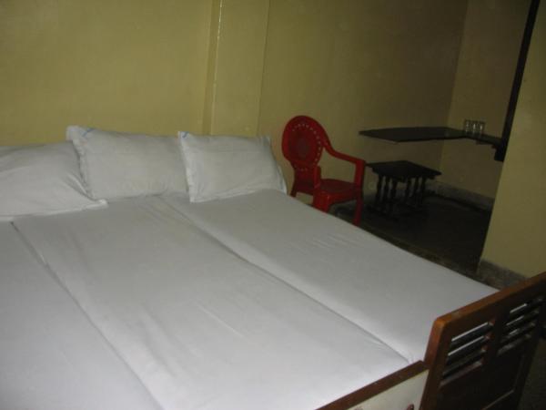 Vasantha Lodge Purasawalkam chennai : photo 2 de la chambre chambre double deluxe (2 adultes + 1 enfant)