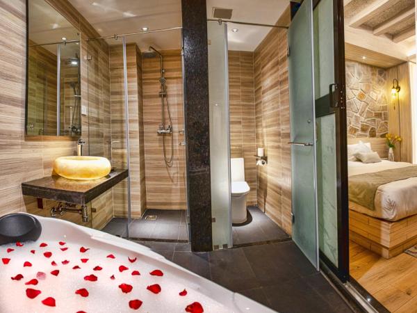 Arushi Boutique Hotel : photo 4 de la chambre executive suite with jacuzzi - 15% off on food and beverage and sauna and steam