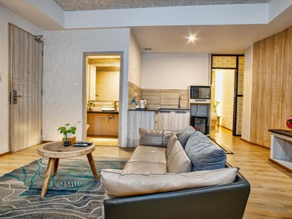 Arushi Boutique Hotel : photo 6 de la chambre executive suite with jacuzzi - 15% off on food and beverage and sauna and steam