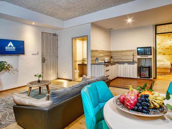 Arushi Boutique Hotel : photo 2 de la chambre executive suite with jacuzzi - 15% off on food and beverage and sauna and steam