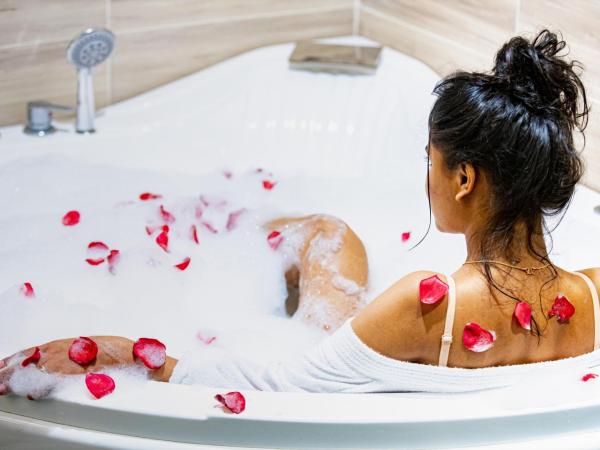 Arushi Boutique Hotel : photo 3 de la chambre executive suite with jacuzzi - 15% off on food and beverage and sauna and steam