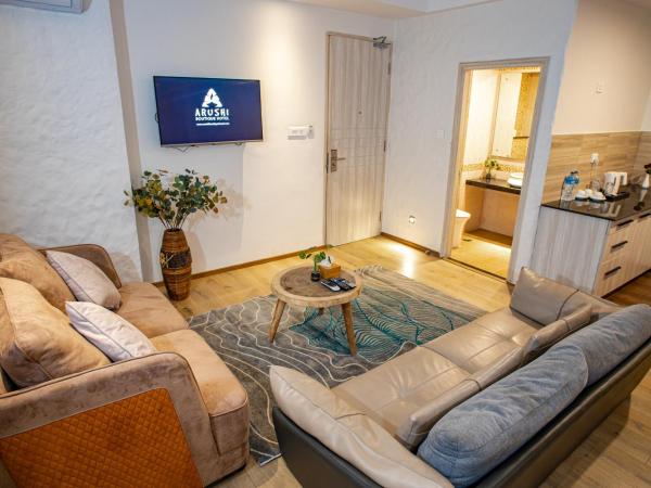 Arushi Boutique Hotel : photo 8 de la chambre executive suite with jacuzzi - 15% off on food and beverage and sauna and steam