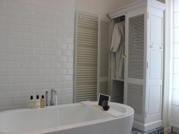 The Hamptons Boutique B&B : photo 7 de la chambre chambre lit king-size avec baignoire