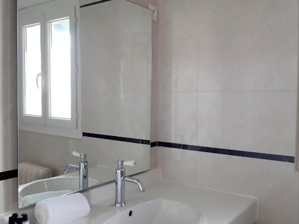 Saint Charles Hôtel & Coliving Biarritz : photo 7 de la chambre chambre double deluxe avec douche