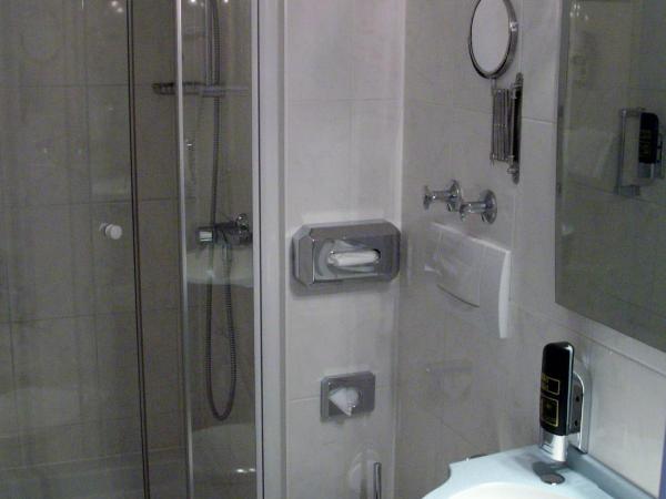 Superior Hotel Präsident : photo 9 de la chambre chambre lits jumeaux