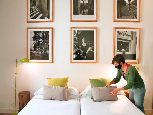 Factory Suites Barcelona : photo 3 de la chambre chambre double supérieure avec balcon et salle de bains privative extérieure